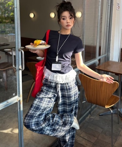 Alvia（アルビア）の「サイドギャザーレースニットトップス（ニット/セーター・レディース・ブラック/ラベンダー・M）」の4枚目の写真