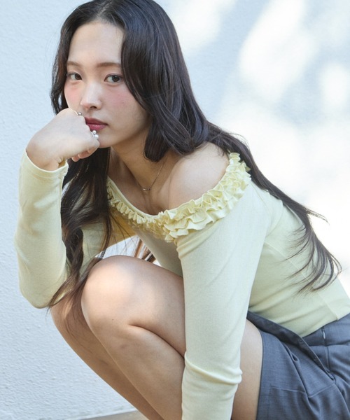 krahe(クレーエ)の「フリルネックシアーロングスリーブトップス(Tシャツ/カットソー・レディース・ホワイト/イエロー/ブラック/グレー・FREE)」の4枚目の写真