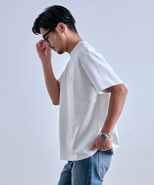 CavariA(キャバリア)の「『CavariA/キャバリア』クルーネック フェイクスウェード花半袖Tシャツ(Tシャツ/カットソー・メンズ・ブラック/オフホワイト・L/M)」の3枚目の写真
