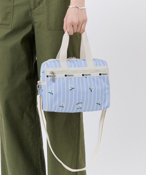 LeSportsac(レスポートサック)の「EVERYDAY SM SATCHEL ジャスミンストライプ(ショルダーバッグ・レディース・ブルー・FREE)」の2枚目の写真