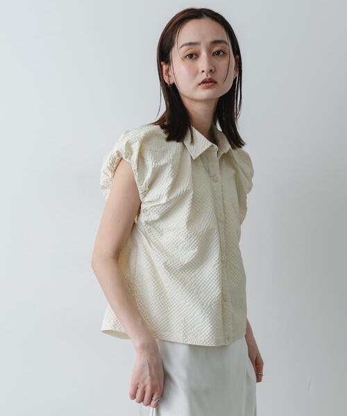 SENSE OF PLACE by URBAN RESEARCH(センスオブプレイスバイアーバンリサーチ)の「シアーサッカーバルーンスリーブシャツ(シャツ/ブラウス・レディース・ブラック/イエロー/オフホワイト・ONE)」の4枚目の写真
