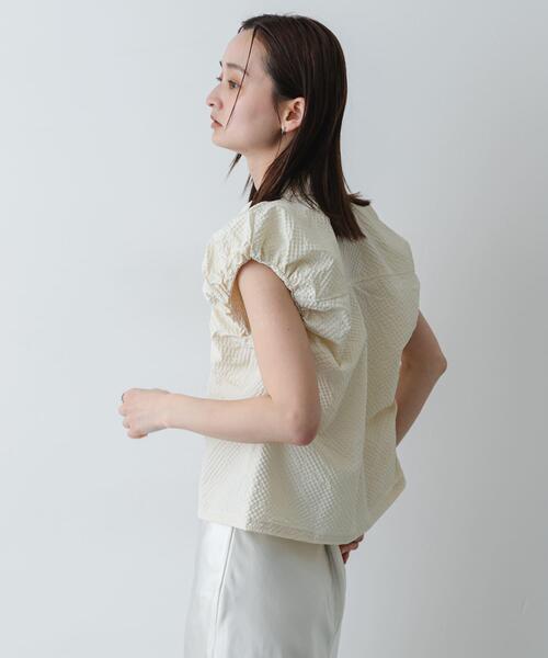 SENSE OF PLACE by URBAN RESEARCH(センスオブプレイスバイアーバンリサーチ)の「シアーサッカーバルーンスリーブシャツ(シャツ/ブラウス・レディース・ブラック/イエロー/オフホワイト・ONE)」の6枚目の写真
