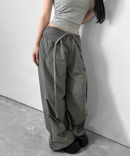 FOLLOWIN（フォロウィン）の「【 UNISEX 】フックデザインルーズワイドパンツ（スウェットパンツ・レディース・ブラック/グレー/カーキ・FREE）」の2枚目の写真