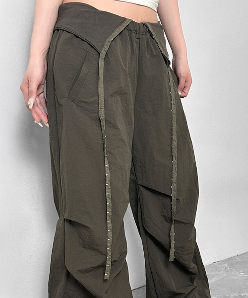 FOLLOWIN（フォロウィン）の「【 UNISEX 】フックデザインルーズワイドパンツ（スウェットパンツ・レディース・ブラック/グレー/カーキ・FREE）」の5枚目の写真