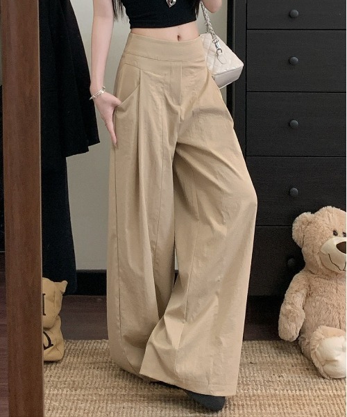 ＆soiree（アンドソワレ）の「ワイドウエストセンター切り替え入りルーズワイドパンツ（その他パンツ・レディース・ベージュ/ブラック/オフホワイト・SMALL/MEDIUM/LARGE/X-LARGE）」の3枚目の写真