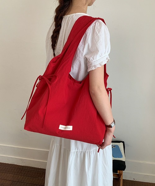 LA VORAGINE(ラ ヴォラジネ)の「4 色展開 ナイロン リボントートバッグ 大容量 レディース 通勤用(トートバッグ・レディース・ライトグレー/ピンク/レッド/ネイビー・FREE)」の11枚目の写真