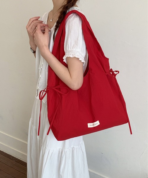 LA VORAGINE(ラ ヴォラジネ)の「4 色展開 ナイロン リボントートバッグ 大容量 レディース 通勤用(トートバッグ・レディース・ライトグレー/ピンク/レッド/ネイビー・FREE)」の15枚目の写真
