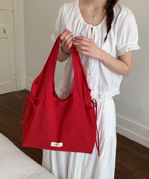 LA VORAGINE(ラ ヴォラジネ)の「4 色展開 ナイロン リボントートバッグ 大容量 レディース 通勤用(トートバッグ・レディース・ライトグレー/ピンク/レッド/ネイビー・FREE)」の14枚目の写真