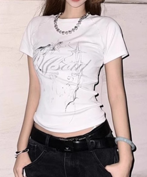 SHEPP(シープ)の「Y2Kデザイン サイバーロゴ タイトフィット半袖Tシャツ(Tシャツ/カットソー・レディース・ブラック/ホワイト・M/S)」の1枚目の写真