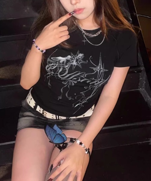 SHEPP(シープ)の「Y2Kデザイン サイバーロゴ タイトフィット半袖Tシャツ(Tシャツ/カットソー・レディース・ブラック/ホワイト・M/S)」の7枚目の写真