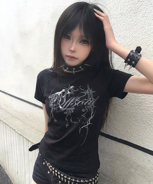 SHEPP(シープ)の「Y2Kデザイン サイバーロゴ タイトフィット半袖Tシャツ(Tシャツ/カットソー・レディース・ブラック/ホワイト・M/S)」の10枚目の写真