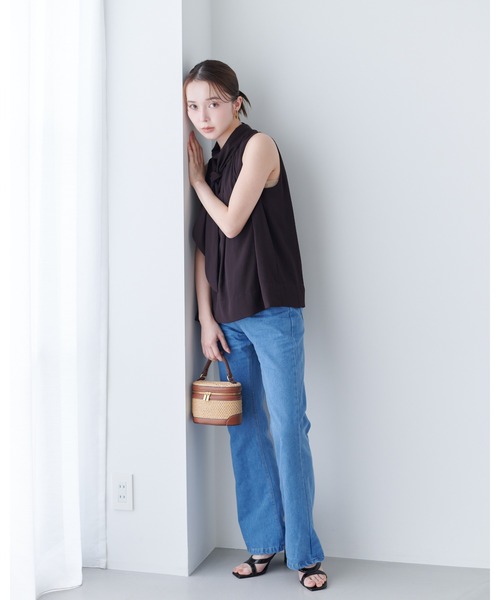 Olume (オリュム)の「セミフレアデニムパンツ(デニムパンツ・レディース・ブルー・M/S)」の13枚目の写真