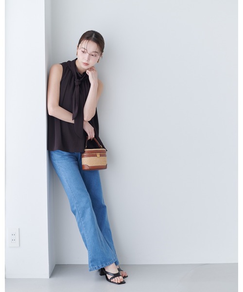 Olume (オリュム)の「セミフレアデニムパンツ(デニムパンツ・レディース・ブルー・M/S)」の14枚目の写真