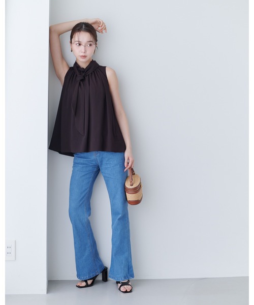 Olume (オリュム)の「セミフレアデニムパンツ(デニムパンツ・レディース・ブルー・M/S)」の15枚目の写真