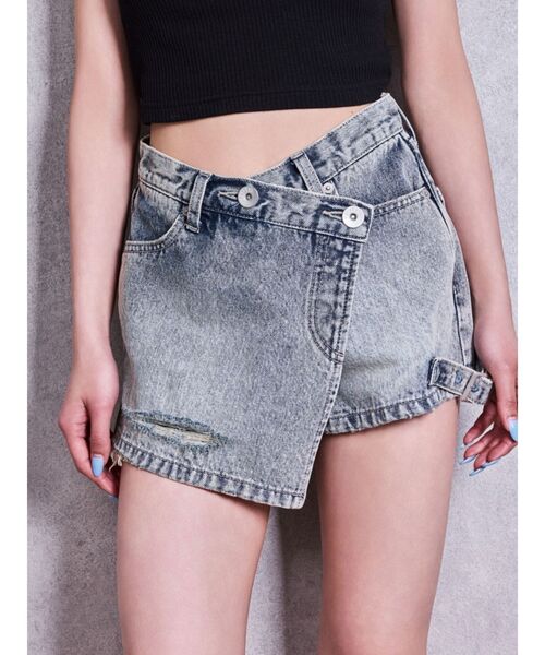 GYDA(ジェイダ)の「ハイウエストWRAPスカートライクデニムショートパンツ(デニムパンツ・レディース・インディゴブルー/ライトブルー/ブルー・SMALL/MEDIUM)」の2枚目の写真