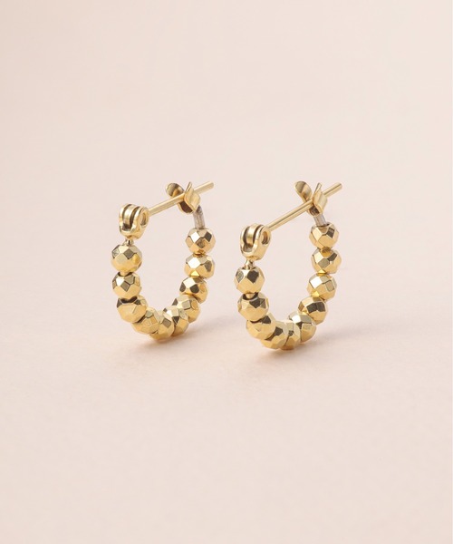 EMUNE(エミュネ)の「ステンレス フープピアス Facet(ファセット)(ピアス(両耳用)・レディース・ゴールド・ONE SIZE)」の3枚目の写真