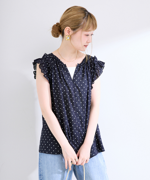 B.C STOCK(ベーセーストック)の「手洗い可 / シアードットフレンチフリルトップス(シャツ/ブラウス・レディース・ネイビー/アイボリー/ブラウン・FREE)」の6枚目の写真