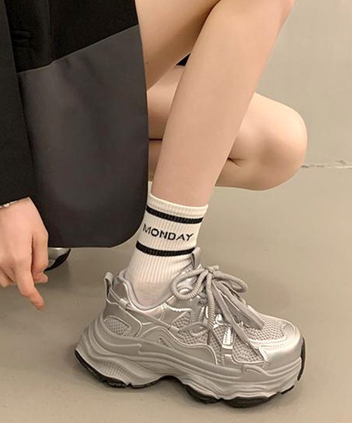 Songe(ソンジュ)の「ボリュームソールスニーカー(スニーカー・レディース・ブラック/グレー・25cm/23cm/22.5cm/24.5cm/23.5cm/24cm)」の1枚目の写真