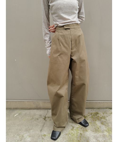 Henon.(ヘノン)の「カーブコットントラウザーパンツ(その他パンツ・レディース・カーキ/ブラック・36/38)」の14枚目の写真