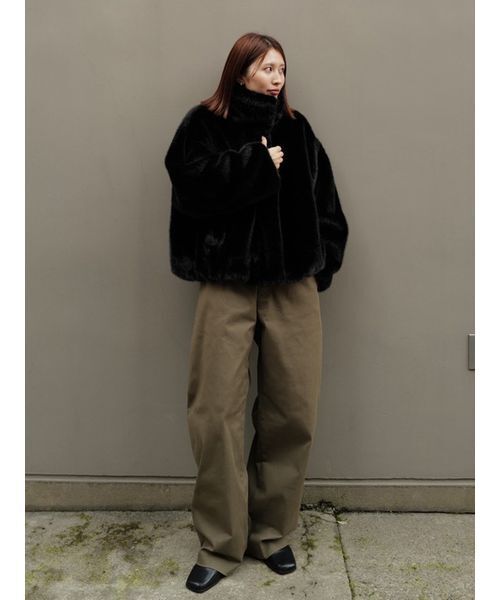 Henon.(ヘノン)の「カーブコットントラウザーパンツ(その他パンツ・レディース・カーキ/ブラック・36/38)」の13枚目の写真