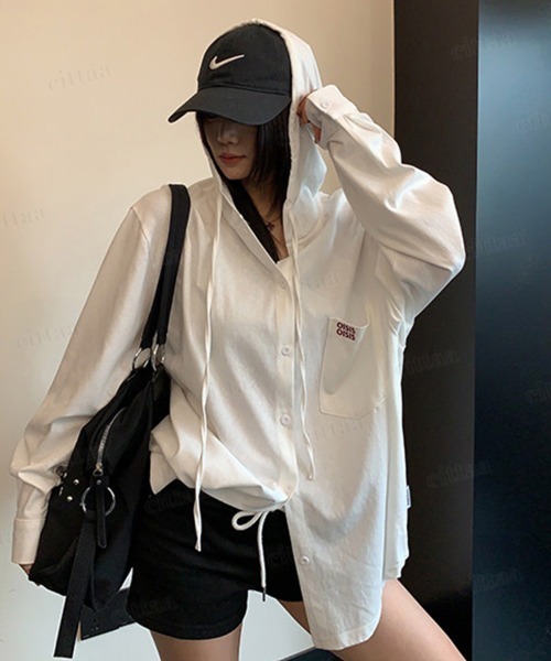 Dalfwin(ダールフィン)の「韓国ファッション OISIS刺繍ロゴ入りフード付き長袖シャツ(Tシャツ/カットソー・レディース・ホワイト/グレー・FREE)」の1枚目の写真