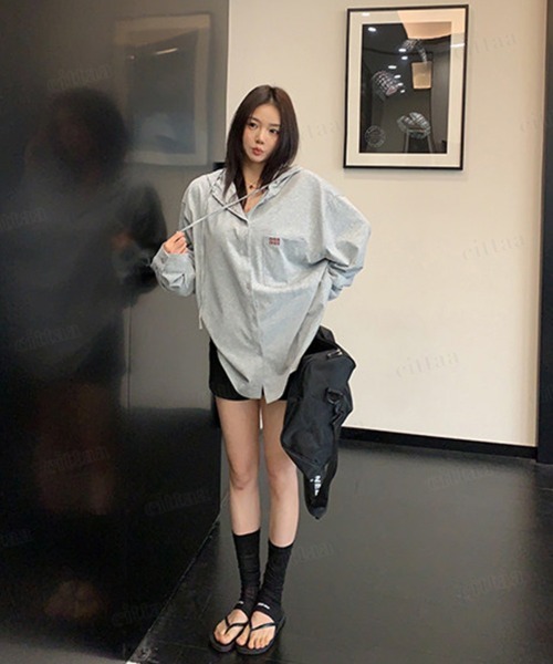 Dalfwin(ダールフィン)の「韓国ファッション OISIS刺繍ロゴ入りフード付き長袖シャツ(Tシャツ/カットソー・レディース・ホワイト/グレー・FREE)」の9枚目の写真
