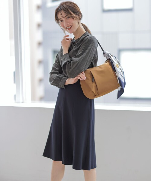 J.PRESS(ジェイプレス)の「【セットアップ対応】T/R アルガンシルク フレア スカート(スカート・レディース・ネイビー系1/ダークブラウン系・7/9/11)」の3枚目の写真