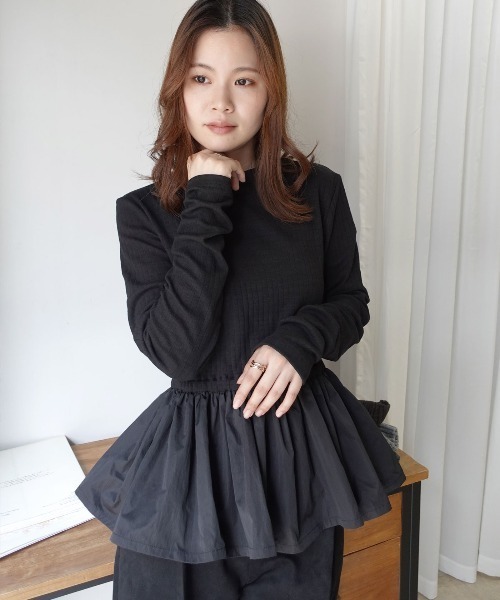 CORNERS(コーナーズ)の「異素材ペプラムトップス(Tシャツ/カットソー・レディース・ブラック・M)」の4枚目の写真