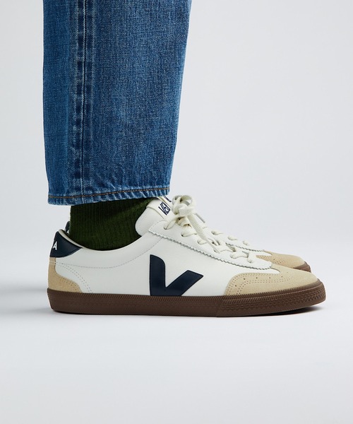 VEJA(ヴェジャ)の「VEJA Volley レザースニーカー(スニーカー・レディース・ホワイト×ブルー・42/27cm/43/28cm/41/26.5cm)」の2枚目の写真