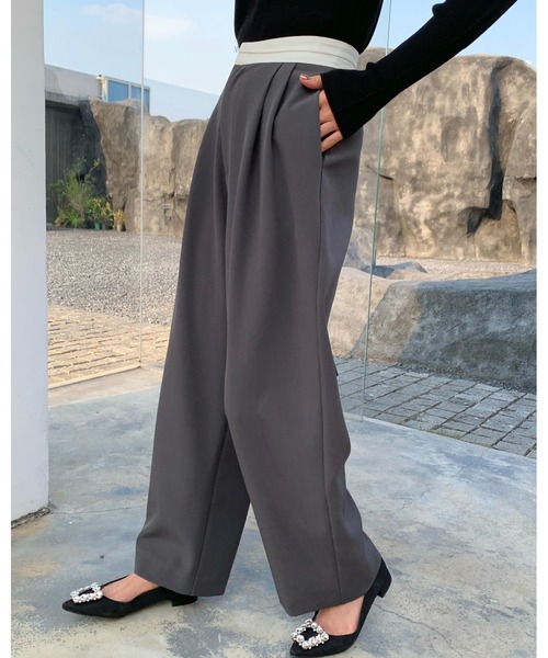 BIRTHDAY BASH(バースデイバッシュ)の「TEAGAN WAIST COLOR TUCK PANTS(ティーガン ウエストカラータックパンツ)(スラックス・レディース・グレー/ネイビー/ブラック・M/S/L)」の4枚目の写真