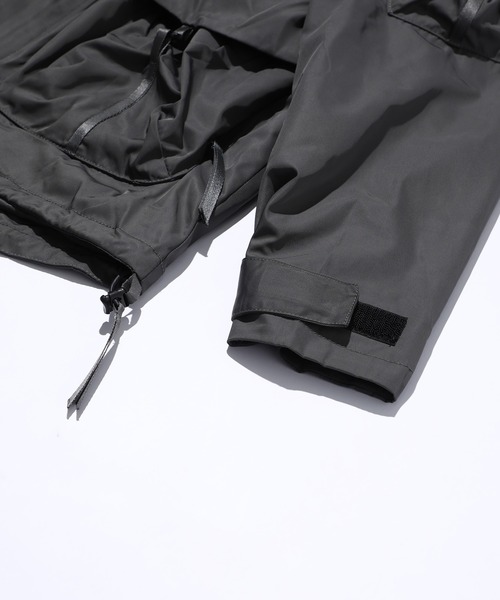 MAISON CLUB(メゾンクラブ)の「【MAISON CLUB】Tech Hunting Mountain Parka / テックハンティングマウンテンパーカー SNF(マウンテンパーカー・メンズ・グレー・M/L)」の2枚目の写真