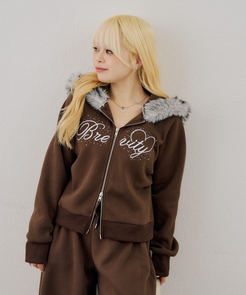continuer de NICE CLAUP(コンティニューデナイスクラップ)の「キラリと刺繍ロゴファーショートパーカー(パーカー・レディース・ブラウン/ブラック/グレー・FREE)」の15枚目の写真