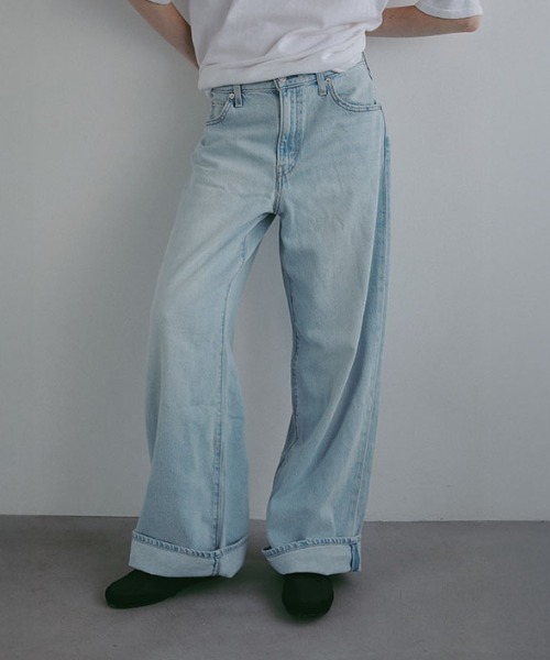 ETRE TOKYO(エトレトウキョウ)の「Levi's CINCH WIDE LEG(デニムパンツ・レディース・ブルー/ブラック/ライトブルー・25/27/26)」の2枚目の写真