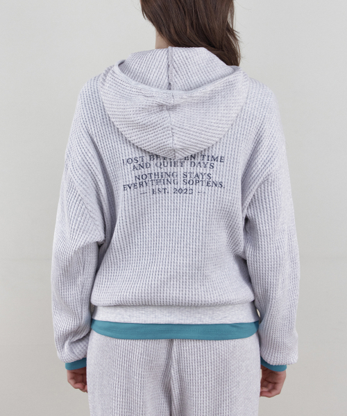 WEDNESDAYOASISFORWOMEN(ウェンズデー オアシス フォー ウーマン)の「ワッフルハイネックフードジップアップ_WHITE MELANGE(WB6OT14)(パーカー・レディース・ホワイト×グレー・FREE)」の4枚目の写真