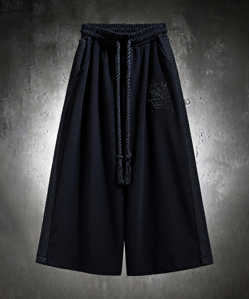 KIRTIMUKHA（キールティムカ）の「刺繍ブラックロープワイドパンツ ブラック（起毛ver.）（その他パンツ・レディース・その他・FREE）」の2枚目の写真