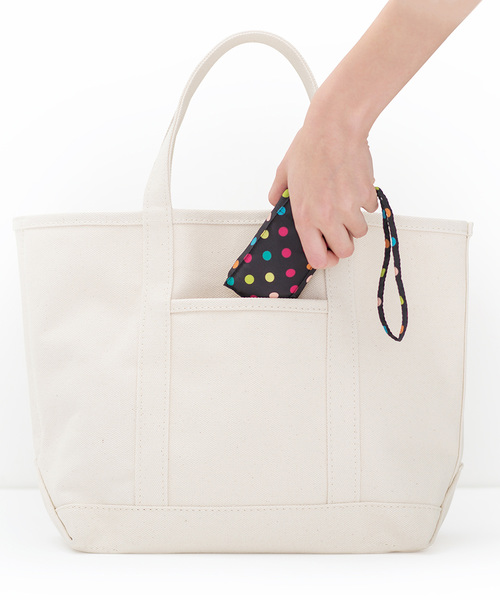 KiU(キウ)の「タイニーアンブレラ【1】(折りたたみ傘・レディース・グリーン/ブラック系その他/オフホワイト/ブラック/ホワイト系その他/ネイビー/ドット/ブルー系その他/カラフル/ホワイト×ブラック/アーミー/ブラック系その他4/ブラックミックス/マルチ/グレー系カモフラージュ/インディゴブルー/ブラック系その他2/ブラック×ホワイト/ブルー系その他2/ホワイト系その他2・FREE)」の22枚目の写真