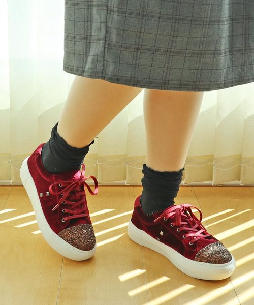 MODE KAORI(モードカオリ)の「グリッターコンビスニーカー(スニーカー・レディース・ブラック/シルバー/ホワイト/ネイビー/ボルドー・22.5cm/23cm/23.5cm/24cm/24.5cm)」の2枚目の写真