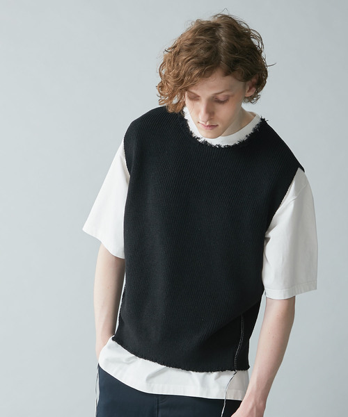 WRAPINKNOT（ラッピンノット）の「【WRAPINKNOT】別注カットオフショートベスト（ベスト・メンズ・ブラック/グレー・2/3）」の4枚目の写真