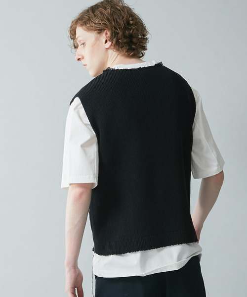 WRAPINKNOT（ラッピンノット）の「【WRAPINKNOT】別注カットオフショートベスト（ベスト・メンズ・ブラック/グレー・2/3）」の5枚目の写真