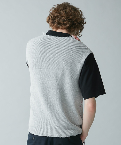 WRAPINKNOT（ラッピンノット）の「【WRAPINKNOT】別注カットオフショートベスト（ベスト・メンズ・ブラック/グレー・2/3）」の11枚目の写真