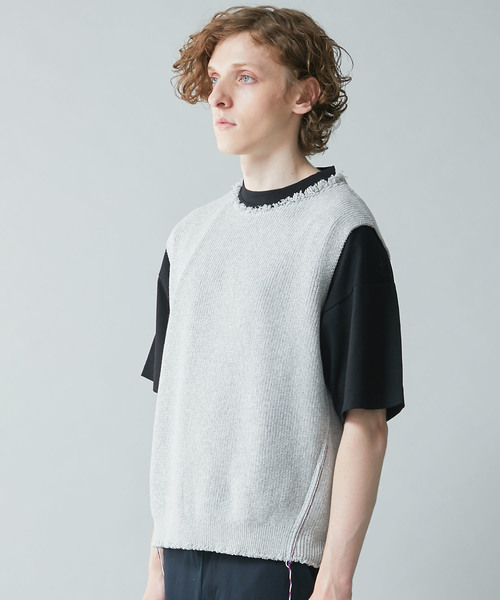 WRAPINKNOT（ラッピンノット）の「【WRAPINKNOT】別注カットオフショートベスト（ベスト・メンズ・ブラック/グレー・2/3）」の13枚目の写真