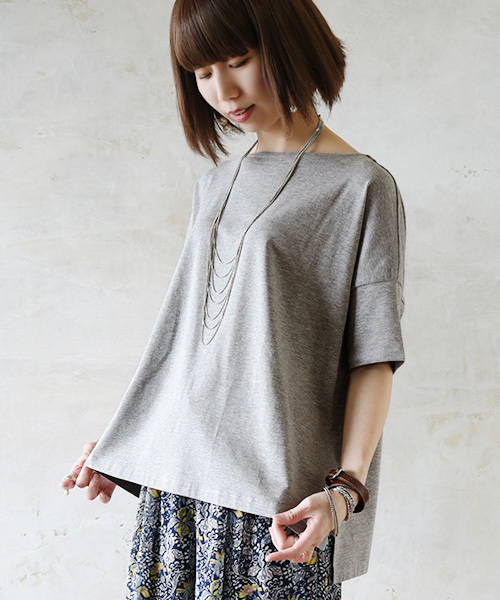 and it_（アンドイット）の「もちもちストレッチビッグシルエットカットソー（Tシャツ/カットソー・レディース・ホワイト×ブルー/グリーン/ブラック/ホワイト×ブラック/オフホワイト/ネイビー/ラベンダー/ホワイト×ネイビー/杢グレー/カーキ/チャコール/モカ/ブルーグリーン/ブラウン/スモークピンク/ブルー/ライトブラウン/ライトグリーン/ピンク系/ホワイト系/ブラウン系/グリーン系/ホワイト系その他・MEDIUM/LARGE）」の9枚目の写真