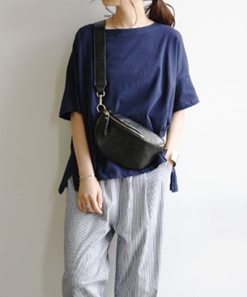 and it_（アンドイット）の「もちもちストレッチビッグシルエットカットソー（Tシャツ/カットソー・レディース・ホワイト×ブルー/グリーン/ブラック/ホワイト×ブラック/オフホワイト/ネイビー/ラベンダー/ホワイト×ネイビー/杢グレー/カーキ/チャコール/モカ/ブルーグリーン/ブラウン/スモークピンク/ブルー/ライトブラウン/ライトグリーン/ピンク系/ホワイト系/ブラウン系/グリーン系/ホワイト系その他・MEDIUM/LARGE）」の18枚目の写真