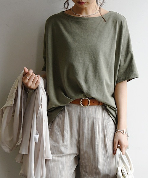 and it_（アンドイット）の「もちもちストレッチビッグシルエットカットソー（Tシャツ/カットソー・レディース・ホワイト×ブルー/グリーン/ブラック/ホワイト×ブラック/オフホワイト/ネイビー/ラベンダー/ホワイト×ネイビー/杢グレー/カーキ/チャコール/モカ/ブルーグリーン/ブラウン/スモークピンク/ブルー/ライトブラウン/ライトグリーン/ピンク系/ホワイト系/ブラウン系/グリーン系/ホワイト系その他・MEDIUM/LARGE）」の14枚目の写真