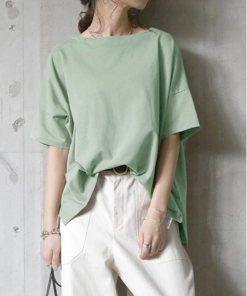 and it_（アンドイット）の「もちもちストレッチビッグシルエットカットソー（Tシャツ/カットソー・レディース・ホワイト×ブルー/グリーン/ブラック/ホワイト×ブラック/オフホワイト/ネイビー/ラベンダー/ホワイト×ネイビー/杢グレー/カーキ/チャコール/モカ/ブルーグリーン/ブラウン/スモークピンク/ブルー/ライトブラウン/ライトグリーン/ピンク系/ホワイト系/ブラウン系/グリーン系/ホワイト系その他・MEDIUM/LARGE）」の16枚目の写真