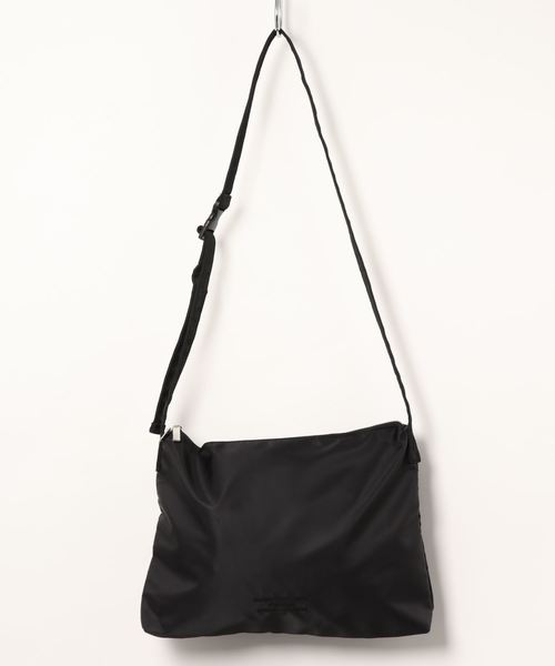 ORNE(オルネ)の「【ORNE】フローユニバーサルショルダーバッグ(ショルダーバッグ・レディース・ベージュ/ブラック・FREE)」の5枚目の写真