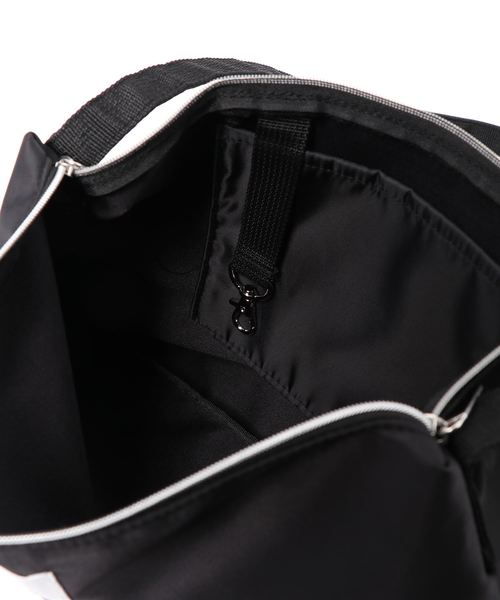 ORNE(オルネ)の「【ORNE】フローユニバーサルショルダーバッグ(ショルダーバッグ・レディース・ベージュ/ブラック・FREE)」の3枚目の写真