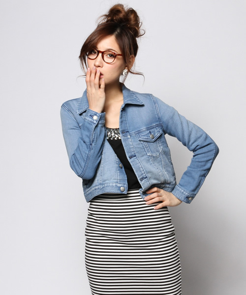 MOUSSY（マウジー）の「SHORT FF DENIM JK（デニムジャケット・レディース・ライトブルー/ブルー・1/2）」の2枚目の写真