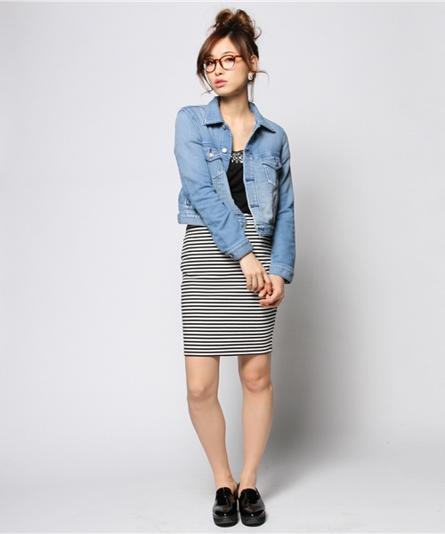 MOUSSY（マウジー）の「SHORT FF DENIM JK（デニムジャケット・レディース・ライトブルー/ブルー・1/2）」の6枚目の写真