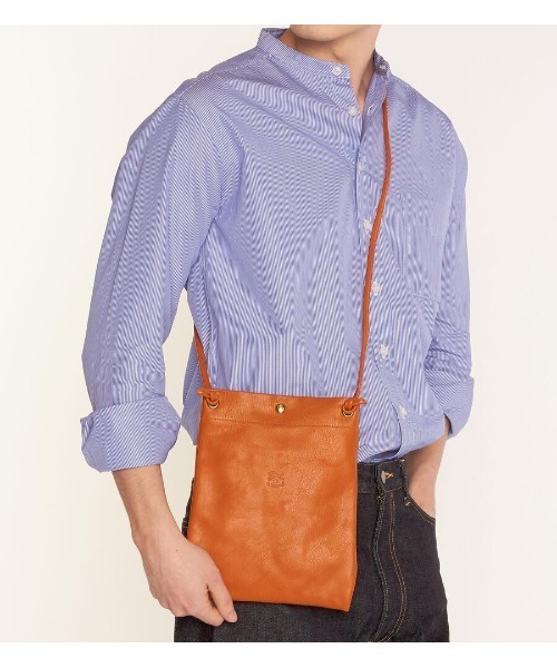 IL BISONTE(イルビゾンテ)の「IL BISONTE / ショルダーバッグ(ショルダーバッグ・レディース・ブラック/ダークブラウン/グレー/レッド/オリーブ/グリーン/ライトブラウン/ナチュラル/レンガ/オレンジ/ネイビー・FREE)」の5枚目の写真